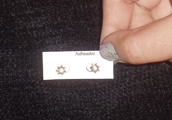 Brinco peq. Florzinha dourada com strass