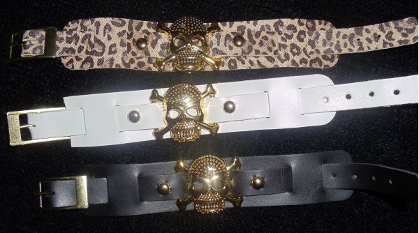 Bracelete de couro com caveira dourada ESGOTADAS