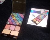 Paleta Jasmyne - Sombras, Blushes e Pó compacto ESGOTADA